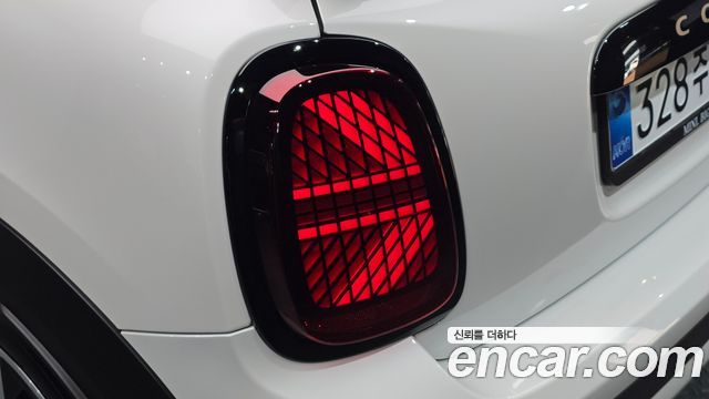Mini Cooper Convertible 2026 — photo 9