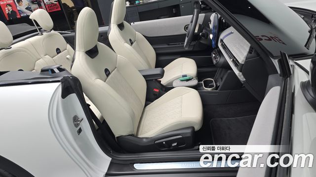 Mini Cooper Convertible 2026 — photo 16