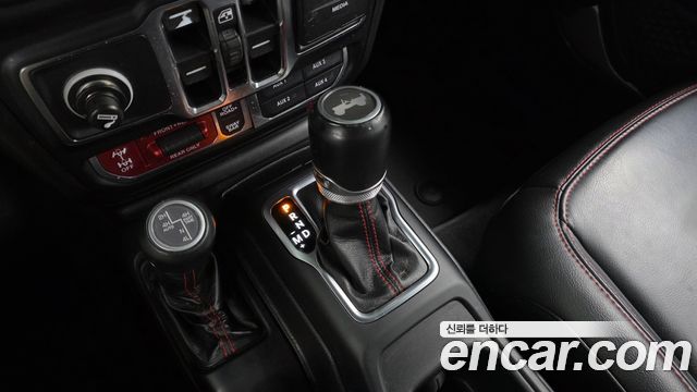 Jeep Wrangler 2021 — photo 9