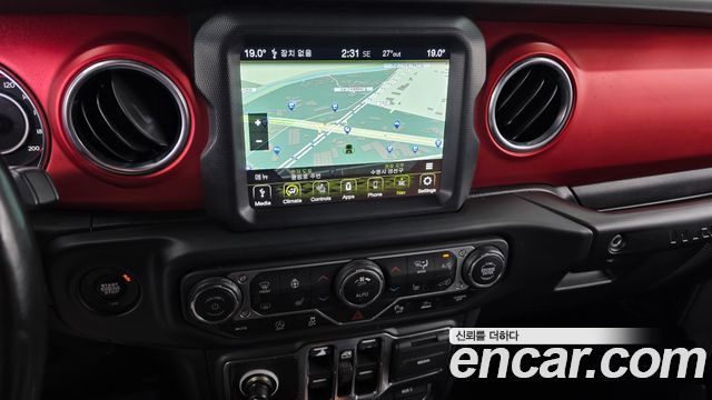 Jeep Wrangler 2021 — photo 13