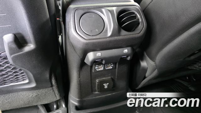 Jeep Wrangler 2021 — photo 19