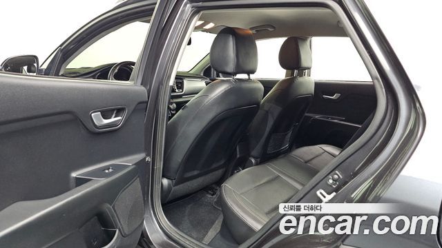 Kia Stonic 2019 — photo 11