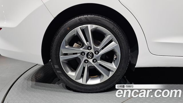 Hyundai AVANTE 2017 — photo 5