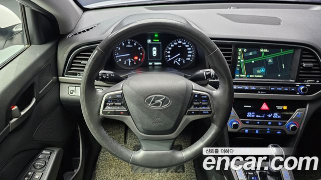 Hyundai AVANTE 2017 — photo 19