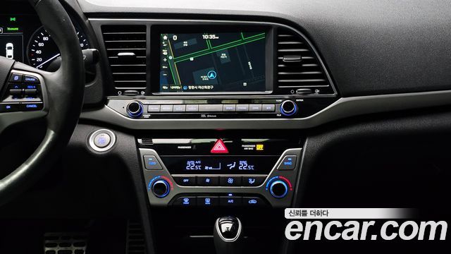 Hyundai AVANTE 2017 — photo 20