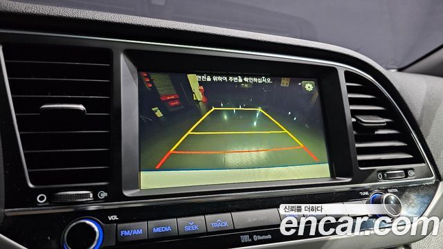 Hyundai AVANTE 2017 — photo 21
