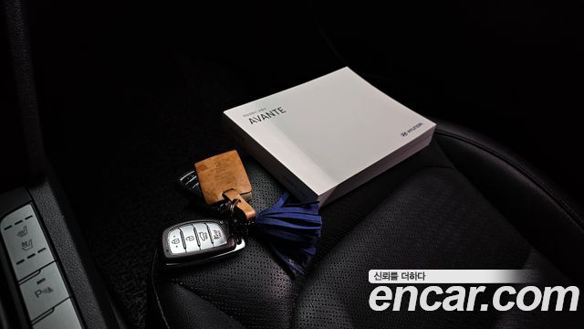 Hyundai AVANTE 2017 — photo 24
