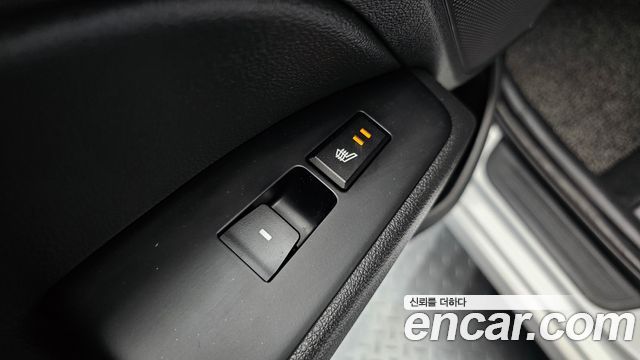 Hyundai AVANTE 2017 — photo 25