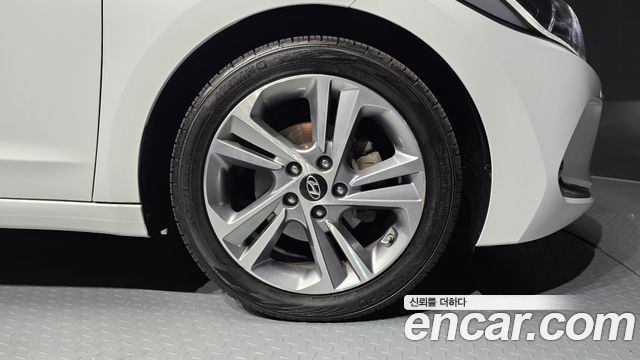 Hyundai AVANTE 2017 — photo 7