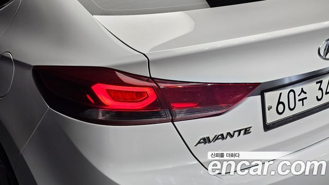Hyundai AVANTE 2017 — photo 9