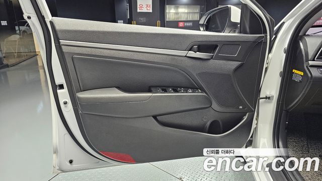 Hyundai AVANTE 2017 — photo 14
