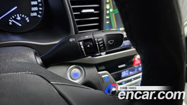 Hyundai AVANTE 2017 — photo 30