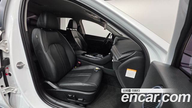 Hyundai Sonata 2023 — photo 16