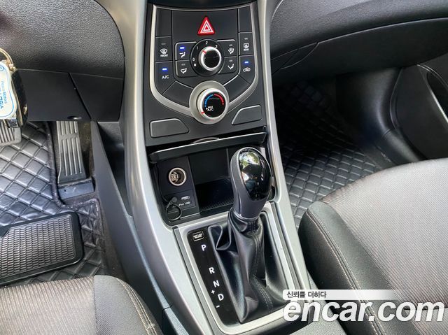 Hyundai AVANTE 2015 — photo 13