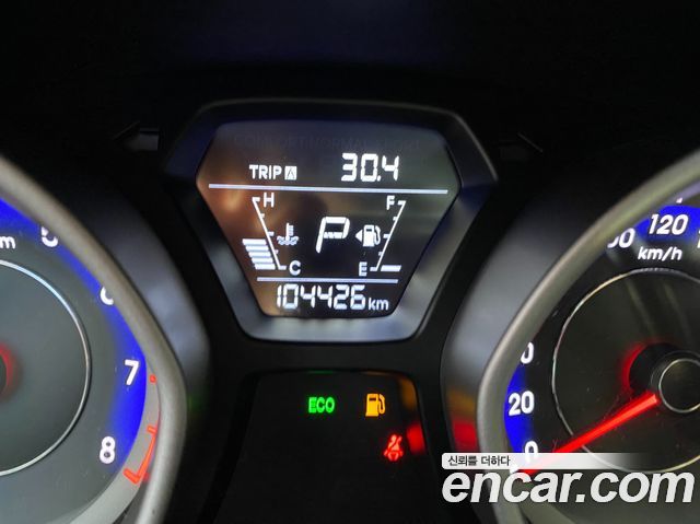 Hyundai AVANTE 2015 — photo 17