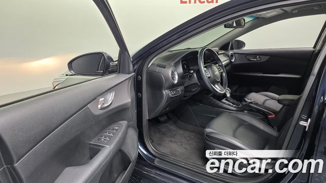 Kia K3 2022 — photo 13