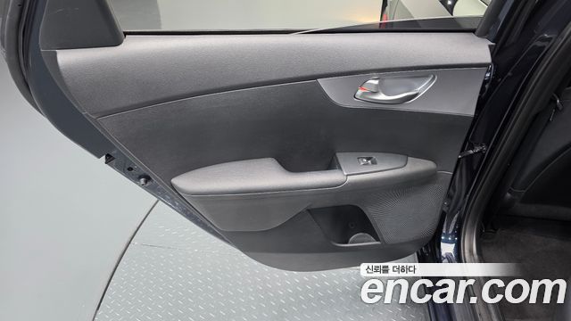 Kia K3 2022 — photo 15