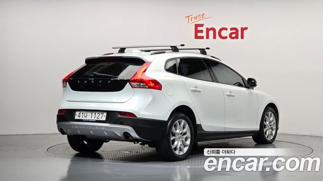 Volvo V40 2018 — photo 2