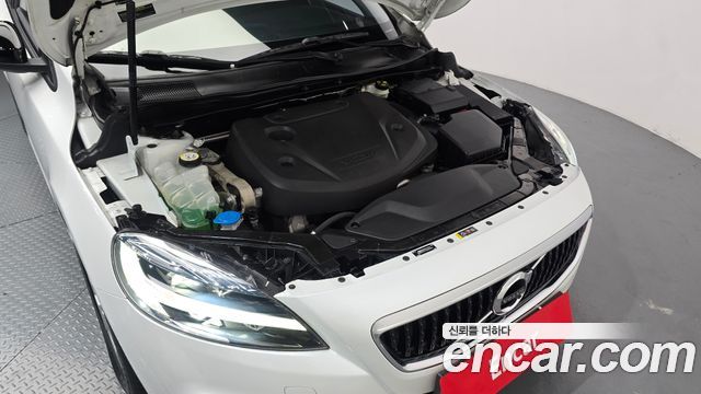Volvo V40 2018 — photo 6