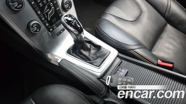 Volvo V40 2018 — photo 9