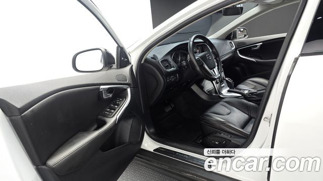 Volvo V40 2018 — photo 10