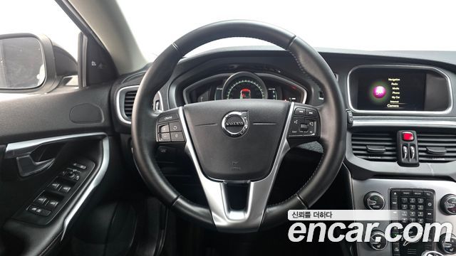 Volvo V40 2018 — photo 12