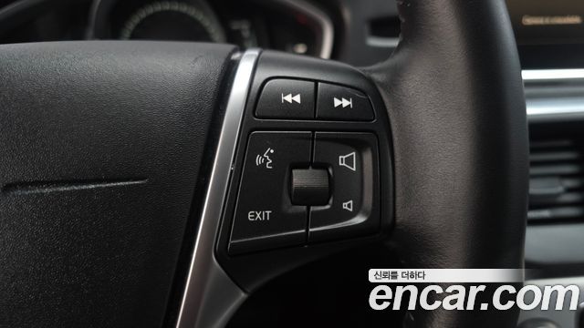Volvo V40 2018 — photo 14