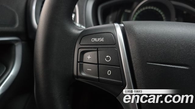 Volvo V40 2018 — photo 15
