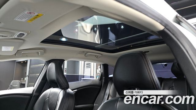Volvo V40 2018 — photo 16