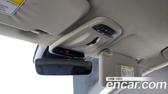 Volvo V40 2018 — photo 19