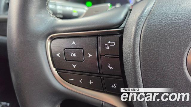 Lexus ES 2019 — photo 22