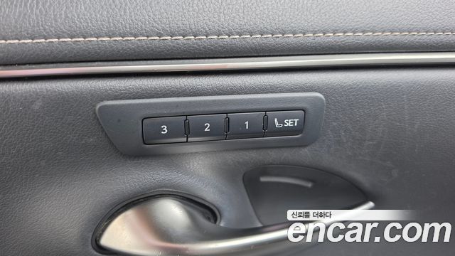 Lexus ES 2019 — photo 25