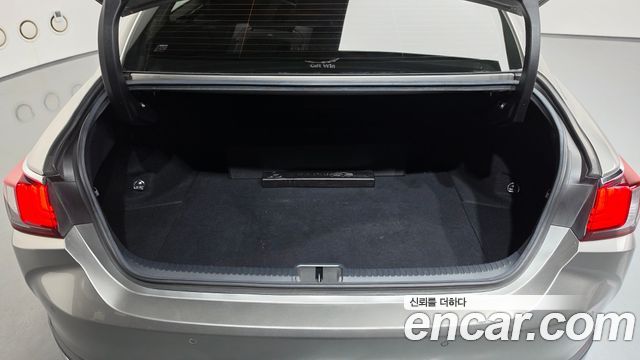 Lexus ES 2019 — photo 26