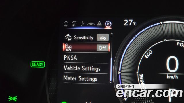 Lexus ES 2019 — photo 33