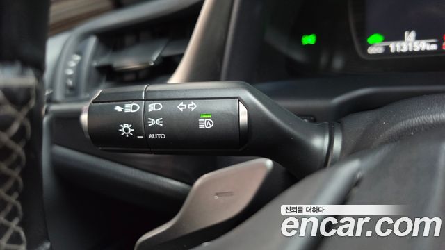 Lexus ES 2019 — photo 38