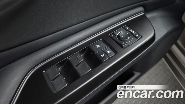 Lexus ES 2019 — photo 39