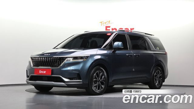 Kia Canival 2023 — photo 1