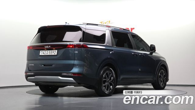 Kia Canival 2023 — photo 2