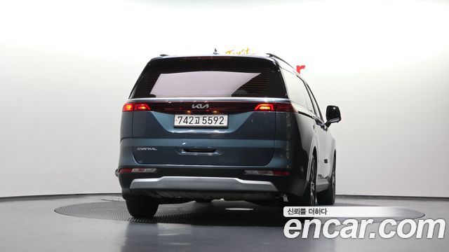 Kia Canival 2023 — photo 4