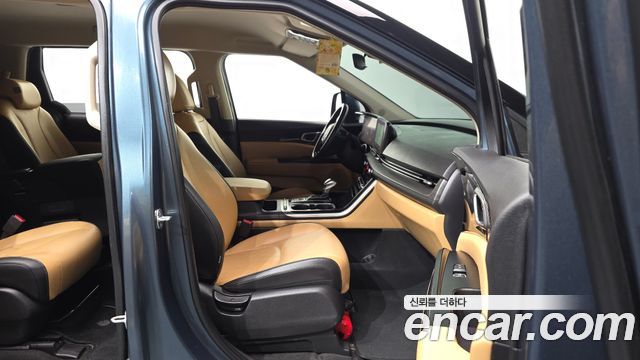 Kia Canival 2023 — photo 17