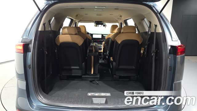 Kia Canival 2023 — photo 26
