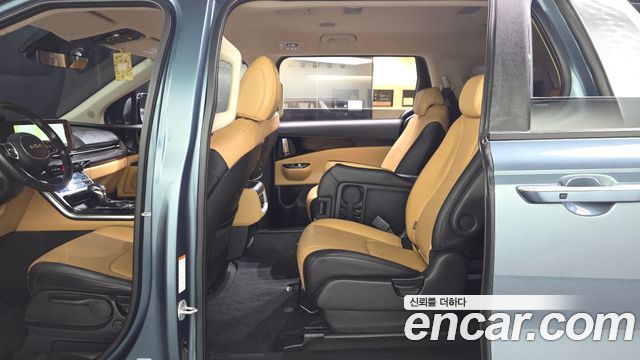 Kia Canival 2023 — photo 16
