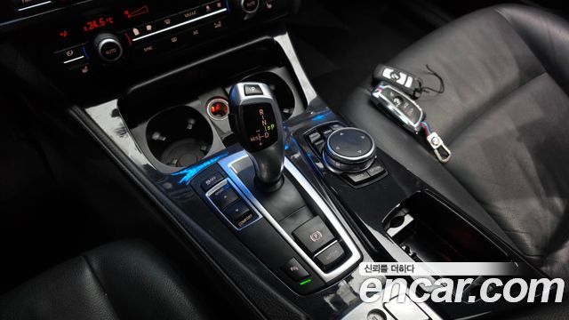 BMW 5-Series 2015 — photo 9