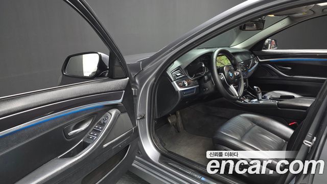 BMW 5-Series 2015 — photo 10
