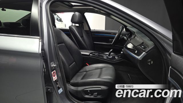 BMW 5-Series 2015 — photo 11