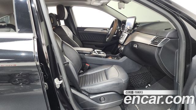 Mercedes-Benz GLE-Class 2017 — photo 11