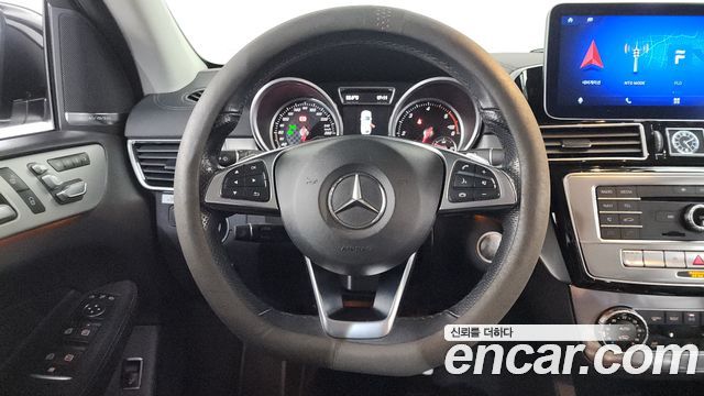 Mercedes-Benz GLE-Class 2017 — photo 14
