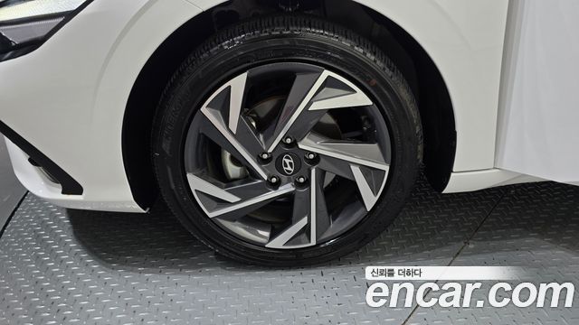 Hyundai AVANTE 2025 — photo 5