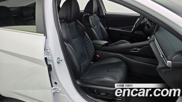 Hyundai AVANTE 2025 — photo 18