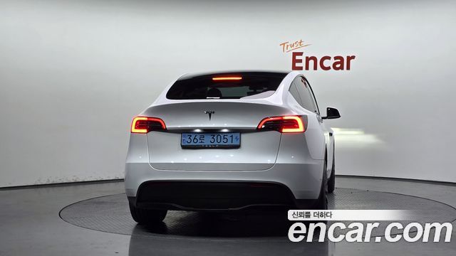 Tesla Model Y 2023 — photo 4